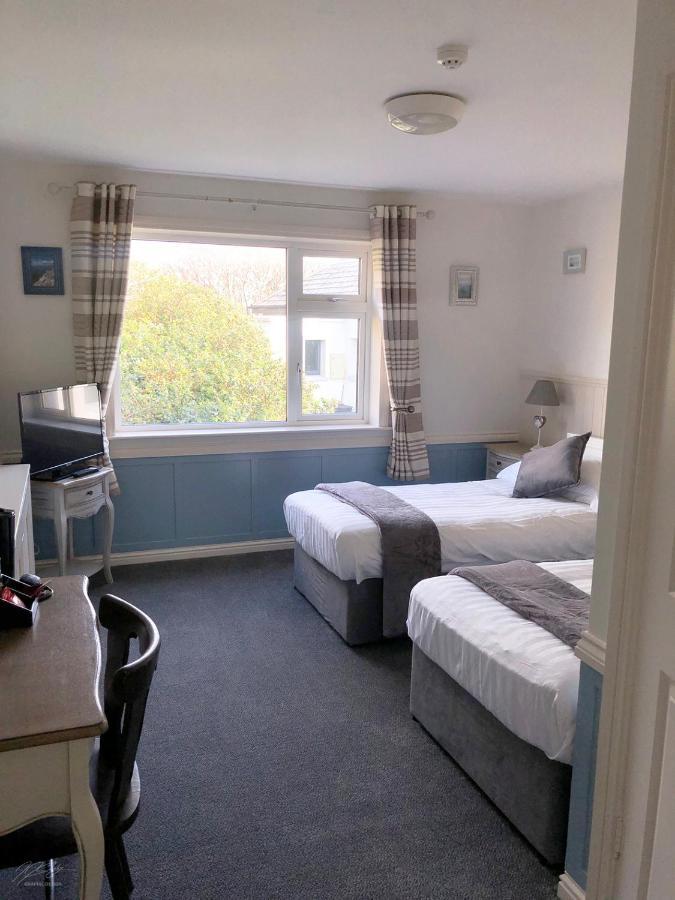 Westend Bar & Restaurant Guest house Fenit